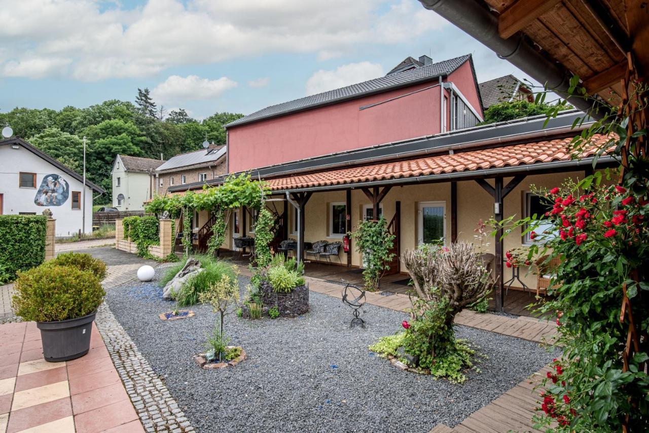 Land-Hotel Zum Schwan, Garni Weilerswist-Metternich, 3 E-Ladestationen, Naehe Phantasialand, Palmenparadies Euskirchen Eksteriør billede