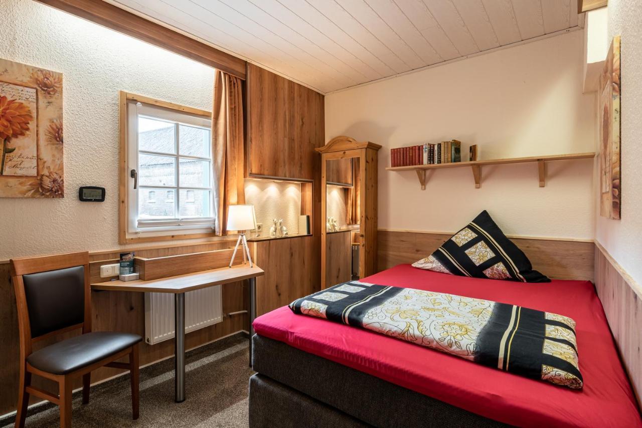 Land-Hotel Zum Schwan, Garni Weilerswist-Metternich, 3 E-Ladestationen, Naehe Phantasialand, Palmenparadies Euskirchen Eksteriør billede